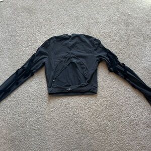 Alo yoga long sleeve cropped top with cutout back
